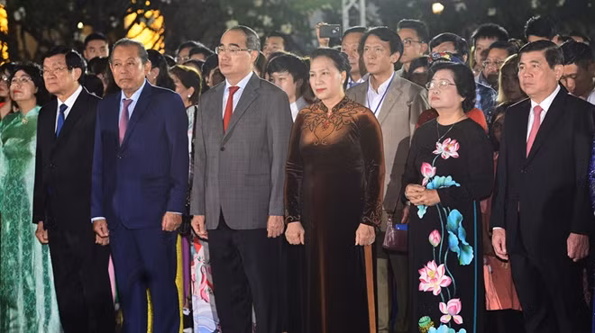 Các đồng chí lãnh đạo Đảng và Nhà nước dự lễ khai mạc đường hoa Nguyễn Huệ