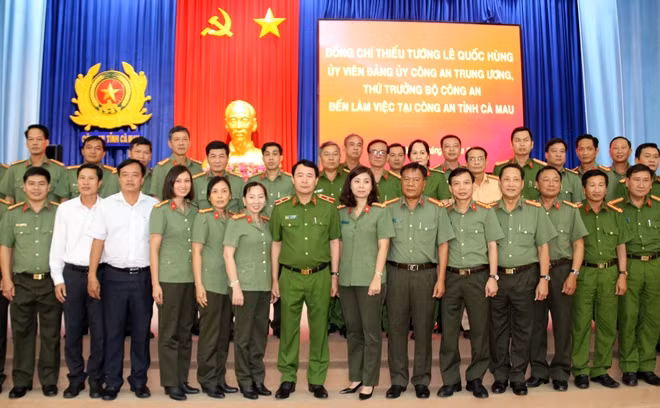 Thứ trưởng Lê Quốc Hùng cùng Đoàn công tác, lãnh đạo UBKT Tỉnh ủy, Ban Tổ chức Tỉnh ủy, Đảng ủy, Ban Giám đốc Công an tỉnh Cà Mau