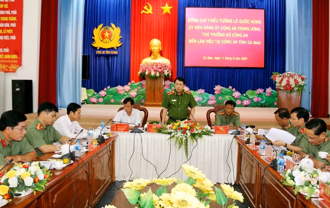 Thứ trưởng Lê Quốc Hùng yêu cầu Đảng ủy, Ban Giám đốc Công an tỉnh Cà Mau tập trung chuẩn bị các điều kiện tổ chức thành công Đại hội Đại biểu Đảng bộ Công an tỉnh nhiệm kỳ 2020-2025.