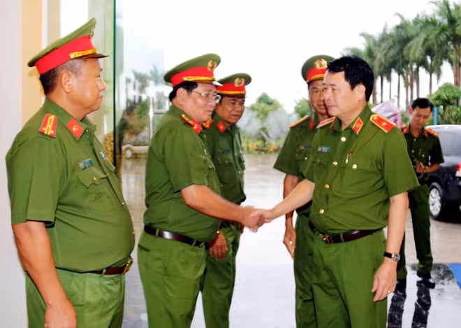 Thứ trưởng Lê Quốc Hùng đến thăm và làm việc với Trại giam Cái Tàu.