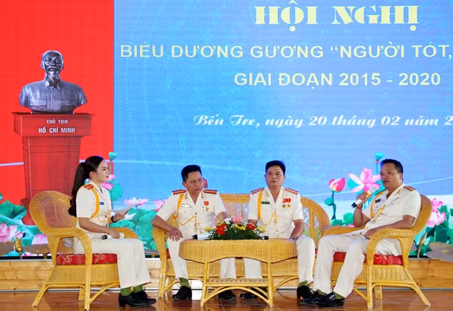 Giao lưu, chia sẻ kinh nghiệm công tác của các tập thể, cá nhân điển hình, gương người tốt việc tốt.