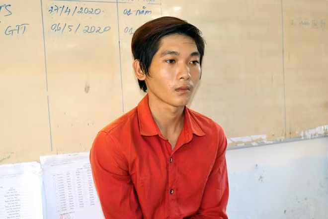 Khang tại cơ quan Công an.