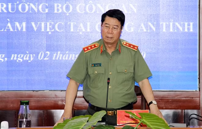 Thứ trưởng Bùi Văn Nam phát biểu chỉ đạo tại buổi làm việc với Công an tỉnh Kiên Giang.