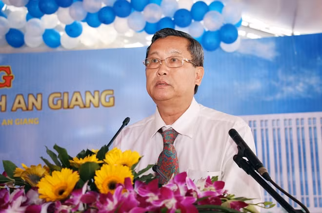 Phó Chủ tịch UBND tỉnh An Giang Lê Văn Nưng phát biểu tại Lễ khởi công.
