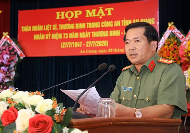 Đại tá Đinh Văn Nơi, Giám đốc Công an tỉnh An Giang bày tỏ sự biết ơn và gửi lời tri ân các đồng chí thương binh, bệnh binh, thân nhân gia đình liệt sĩ, gia đình có công cách mạng.