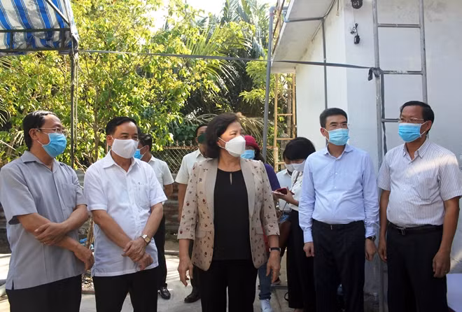 Chủ tịch Quốc hội Nguyễn Thị Kim Ngân dự lễ khánh thành hệ thống máy lọc nước RO tại Bến Tre.