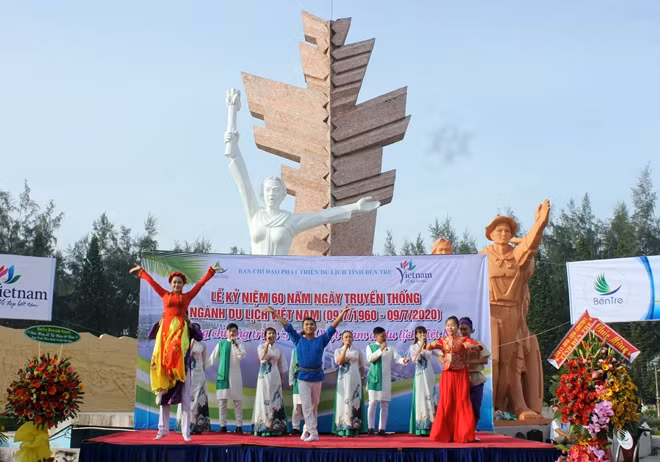 Lễ kỷ niệm 60 năm ngày truyền thống ngành du lịch Việt Nam.