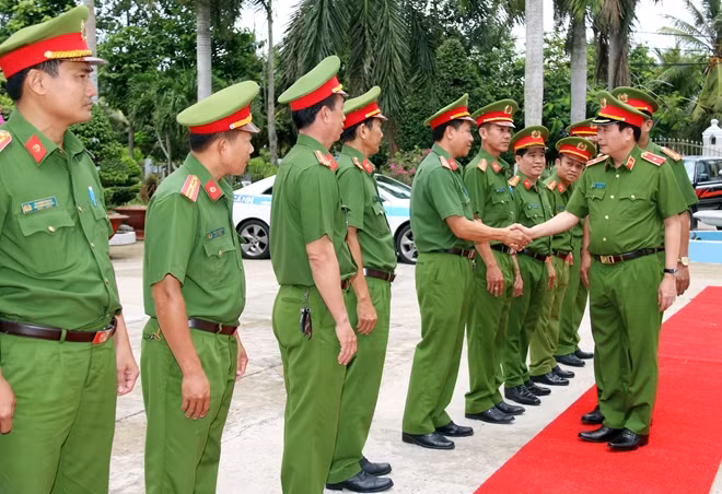 Thứ trưởng Lê Quốc Hùng thăm và làm việc tại Trại giam kênh 5.