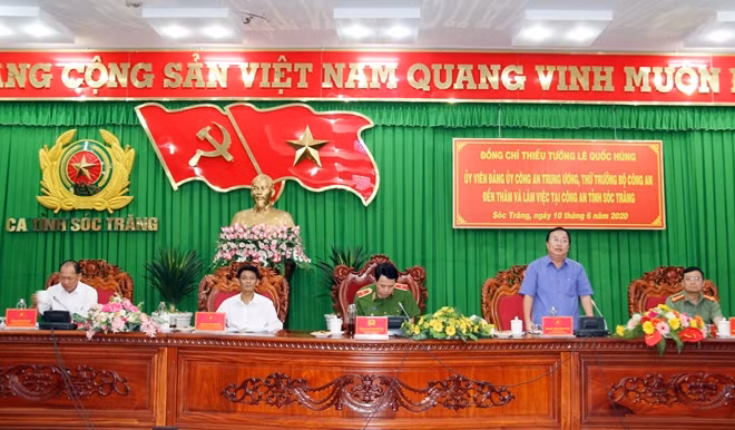 Đồng chí Trần Văn Chuyện, Phó Bí thư Tỉnh ủy, Chủ tịch UBND tỉnh Sóc Trăng phát biểu tại buổi làm việc.