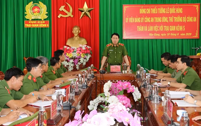 Thứ trưởng Lê Quốc Hùng phát biểu chỉ đạo tại buổi làm việc với Trại giam Kênh 5.