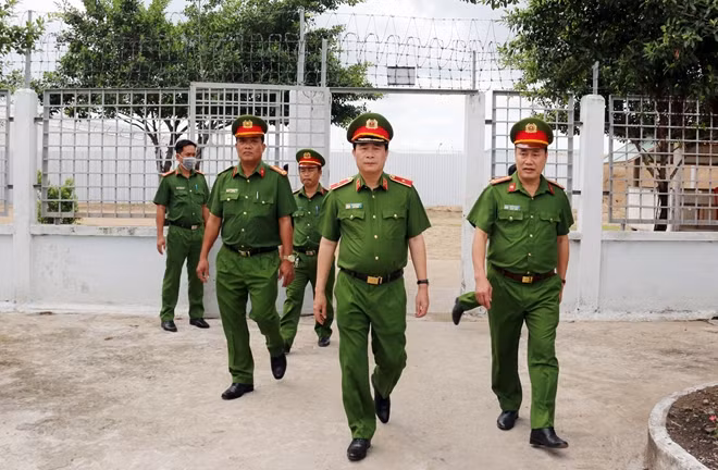 Thứ trưởng Lê Quốc Hùng kiểm tra công tác thực tế tại Trại giam Kênh 5.