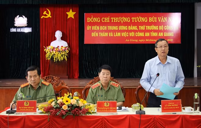 Đồng chí Lê Văn Nưng, Phó Bí thư Thường trực Tỉnh ủy An Giang phát biểu tại buổi làm việc.