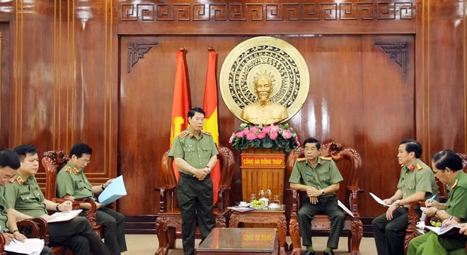Thứ trưởng Bùi Văn Nam phát biểu chỉ đạo tại buổi làm việc với Công an tỉnh Đồng Tháp.
