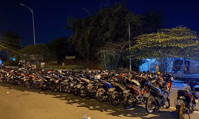 Các đối tượng và tang vật.