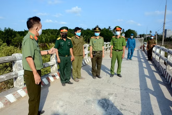 Các Tổ công tác do các đồng chí trong Ban Chỉ huy Công an huyện Bình Đại trực tiếp chỉ đạo.