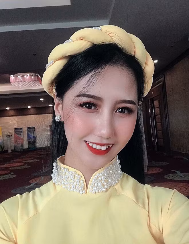 Minh Thư tự nguyện viết đơn đăng kí tham gia nghĩa vụ quân sự dù đã có trong tay 2 tấm bằng Đại học và đang có công việc với mức thu nhập khá ổn định.