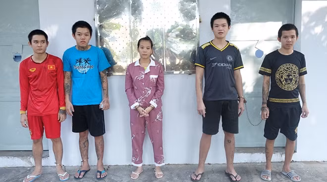 Các đối tượng tại cơ quan Công an.