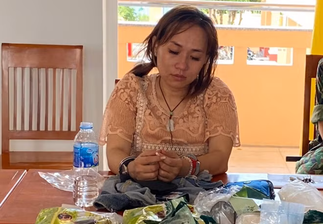 Đối tượng Diễm cùng tang vật.