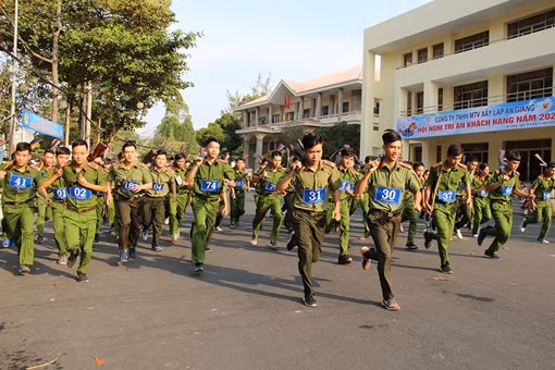 Công an An Giang tổ chức Giải Chạy vũ trang – việt dã mừng Xuân 2020