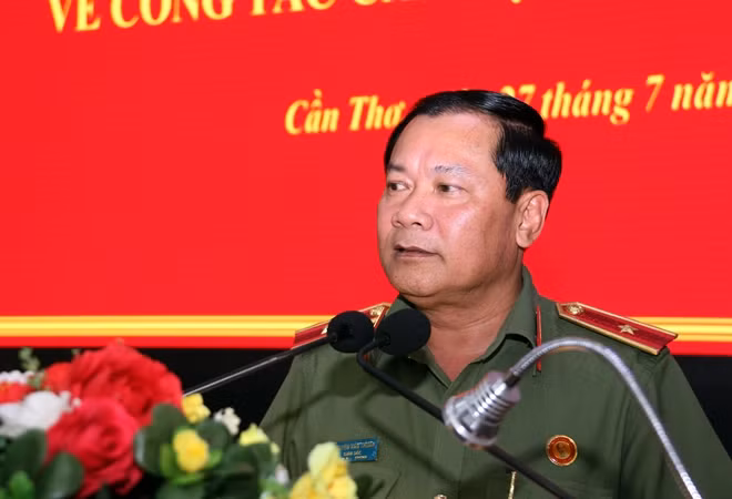 Thiếu tướng Nguyễn Văn Thuận, Giám đốc Công an TP Cần Thơ phát biểu tại buổi lễ.