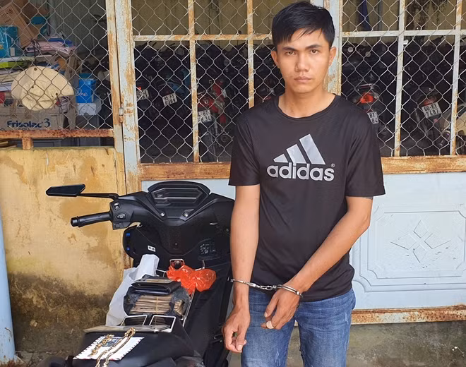 Đối tượng Tú cùng tang vật, phương tiện.