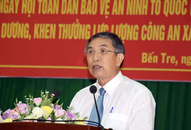 Chủ tịch UBND tỉnh Bến Tre Cao Văn Trọng phát biểu tại buổi họp mặt.