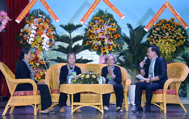 Buổi họp mặt là dịp để các mẹ, các chị gặp gỡ, giao lưu và ôn lại truyền thống đấu tranh bất khuất của lực lượng nữ trong kháng chiến chống Mỹ cứu nước. Đây cũng là buổi sinh hoạt chính trị vô cùng ý nghĩa nhằm giáo dục truyền thống cách mạng cho các thế hệ mai sau.