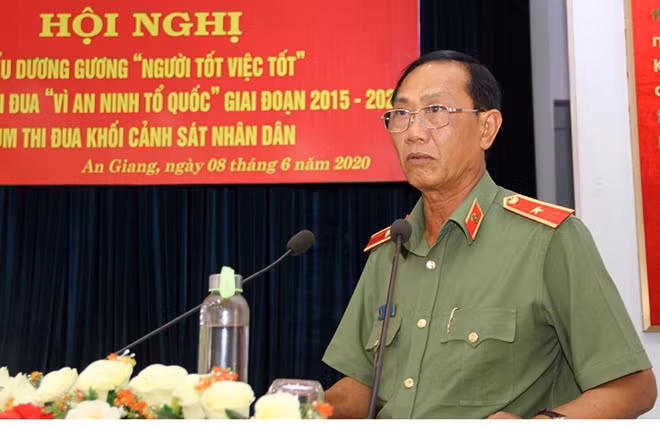 Thiếu tướng Bùi Bé Tư, Giám đốc Công an tỉnh An Giang phát biểu tại Hội nghị.