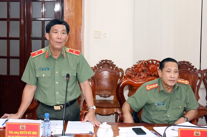 Đại diện các cục nghiệp vụ Bộ Công an phát biểu tại buổi làm việc.