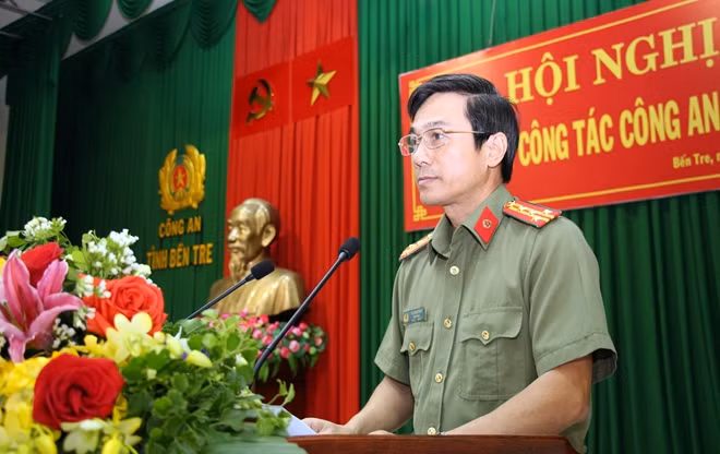 Đại tá Võ Hùng Minh, Giám đốc Công an tỉnh Bến Tre phát biểu tại hội nghị.