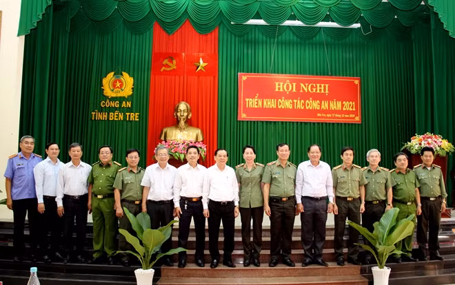 Các đại biểu tham dự hội nghị.
