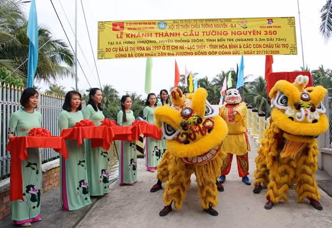Cầu Tường Nguyên 350 khánh thành đưa vào hoạt động nối vui đôi bờ 2 huyện Giồng Trôm và Ba Tri.