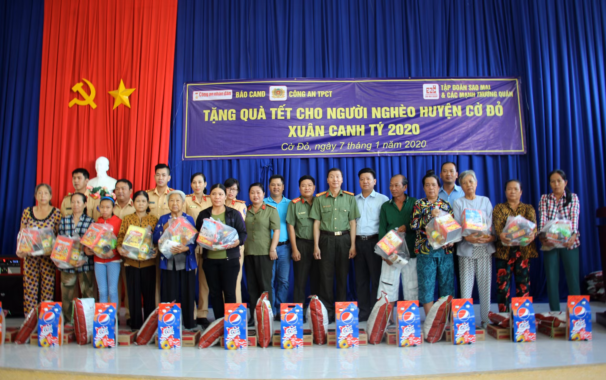 Chương trình “Tết vì người nghèo” đến với người dân Quảng Ngãi ảnh 9