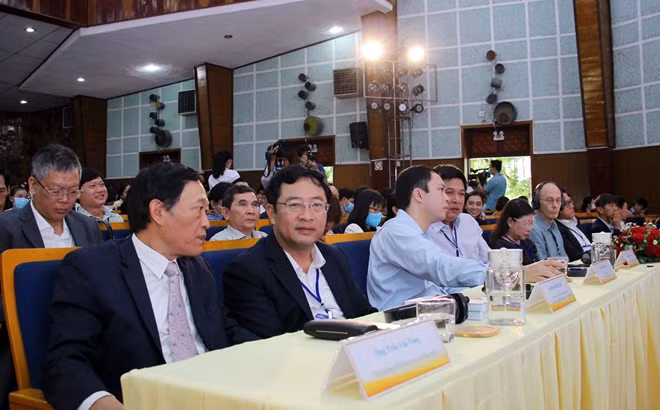 Các đại biểu dự diễn đàn.