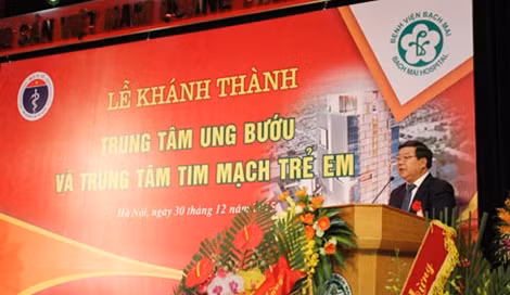 PGS.TS Nguyễn Quốc Anh, Giám đốc Bệnh viện Bạch Mai chia sẻ thông tin về 2 Trung tâm.