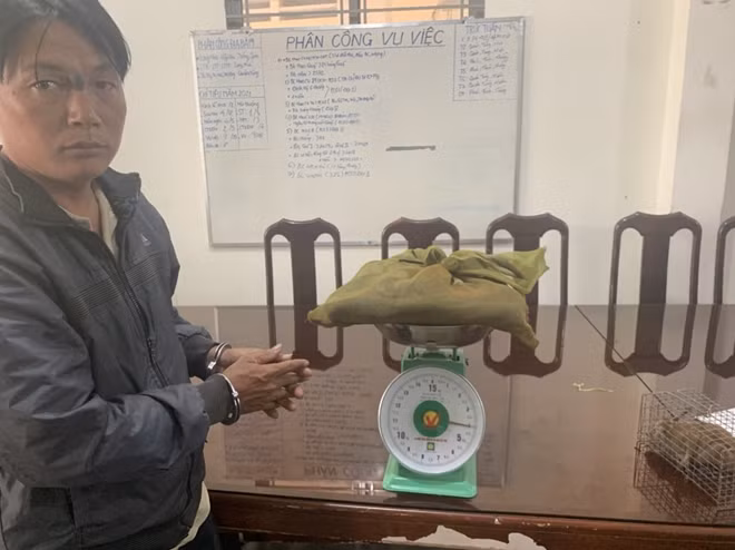 Khìn cùng tang vật.