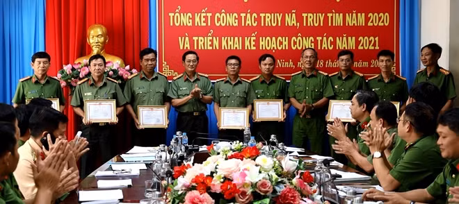 Các tập thể được khen thưởng