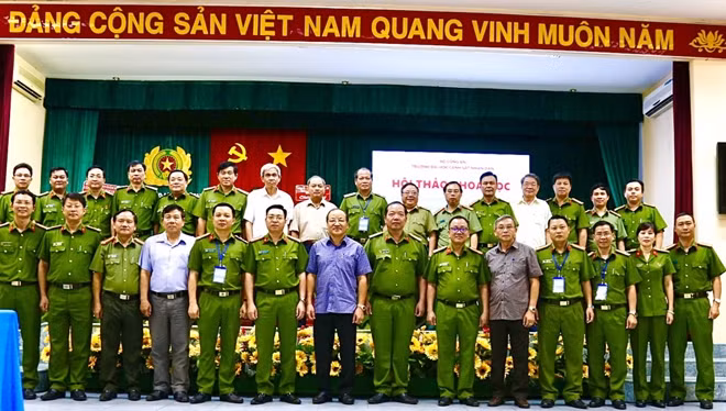 Các đại biểu dự hội thảo.