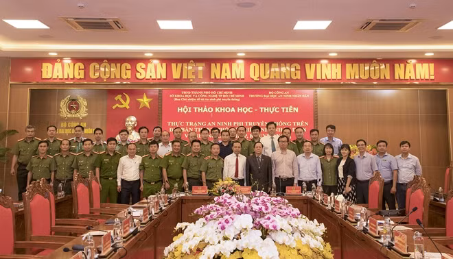 Các đại biểu tham dự Hội thảo