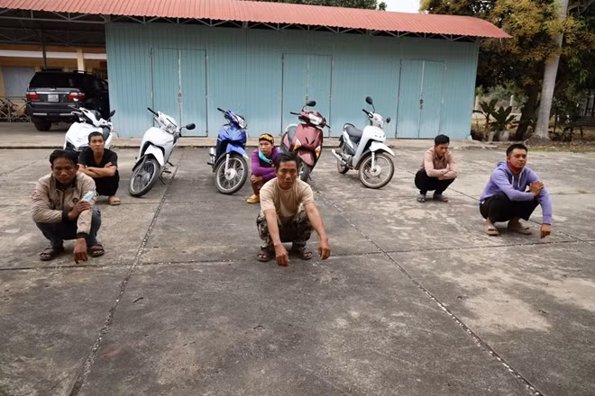 Các đối tượng cùng tang vật