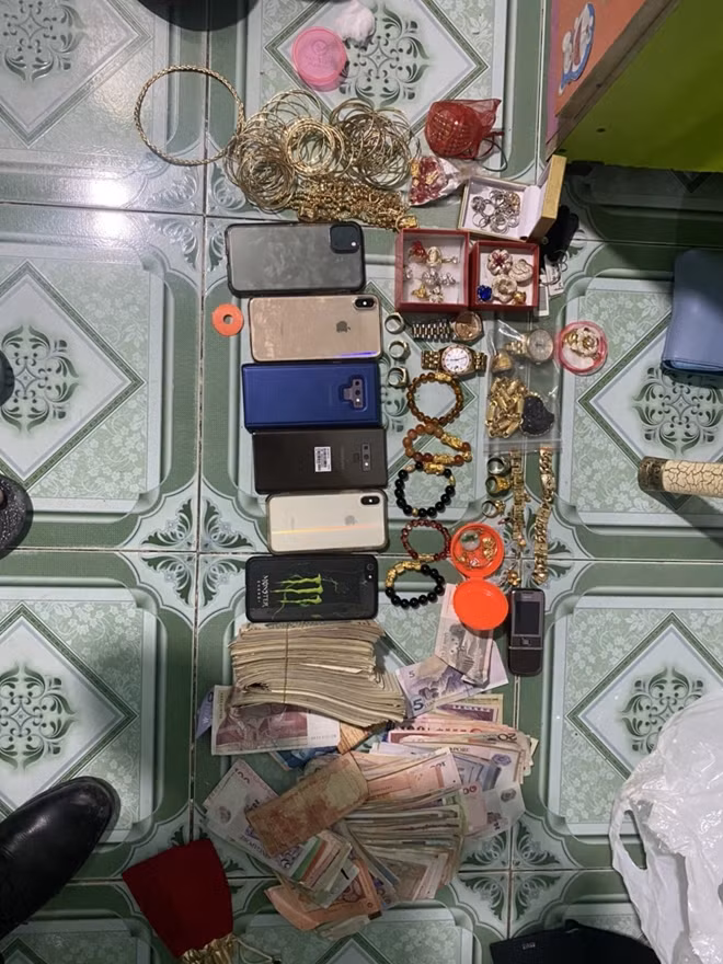 Nhiều vòng vàng được thu giữ