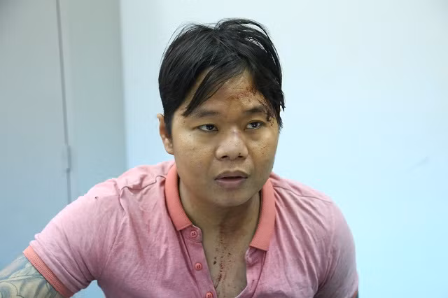 Hùng cùng tang vật (ảnh do Công an cung cấp)