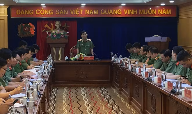 Thứ trưởng Nguyễn Văn Sơn phát biểu chỉ đạo tại buổi làm việc.