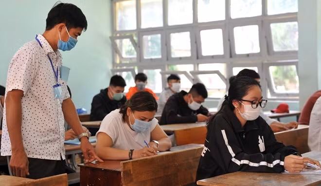 Các thí sinh đã bước qua ngày thi đầu tiên