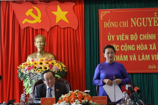 Chủ tịch Quốc hội Nguyễn Thị Kim Ngân phát biểu chỉ đạo tại buổi làm việc với Ban thường vụ Tỉnh ủy Đắk Nông