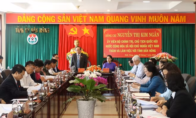 Quang cảnh buổi làm việc