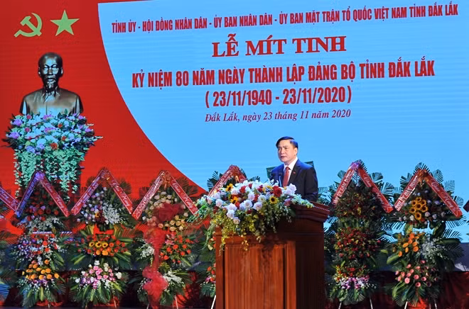 Bí thư Tỉnh uỷ Đắk Lắk Bùi Văn Cường báo cáo diễn văn tại buổi lễ