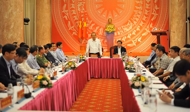Phó Thủ tướng Thường trực Trương Hoà Bình phát biểu chúc mừng tại buổi trao quà.