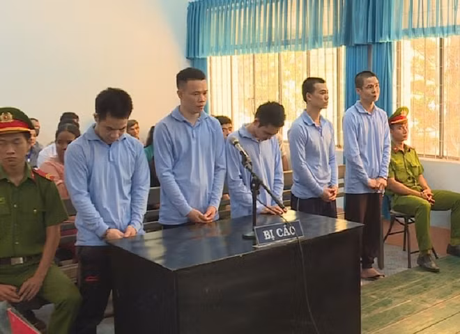 Các bị cáo tại phiên tòa xét xử
