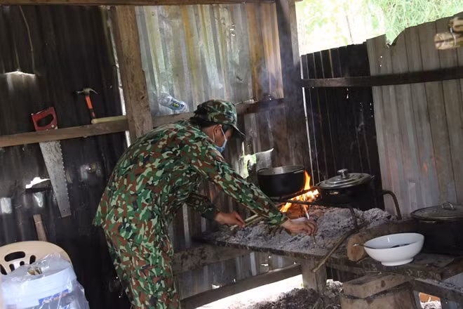 Bếp ăn nơi lán trại